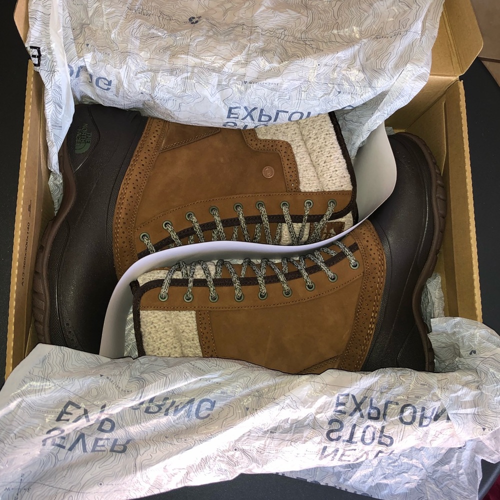 The NorthFace Shellista Waterproof Insulated Boots - Picture 7 of 8